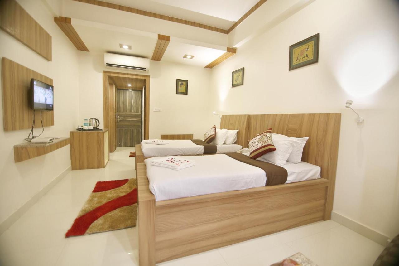 Hotel Sheetal Regency,Near Janambhumi Mathura Exterior photo